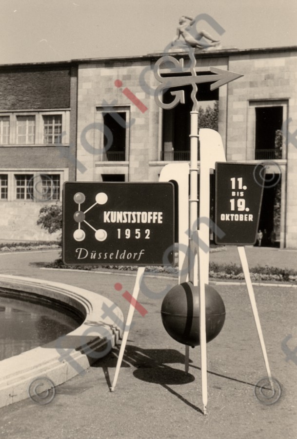 Kunststoff-Ausstellung 1952 - Foto foticon-duesseldorf-0073.jpg | foticon.de - Bilddatenbank für Motive aus Geschichte und Kultur